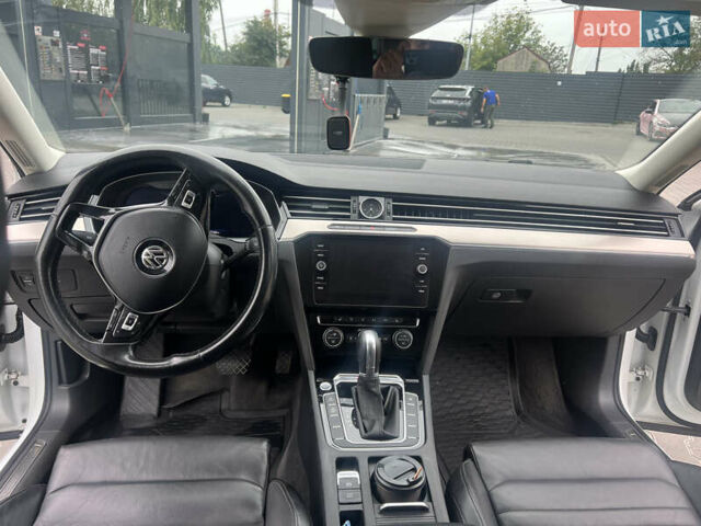 Білий Фольксваген Пассат, об'ємом двигуна 1.97 л та пробігом 260 тис. км за 20000 $, фото 9 на Automoto.ua