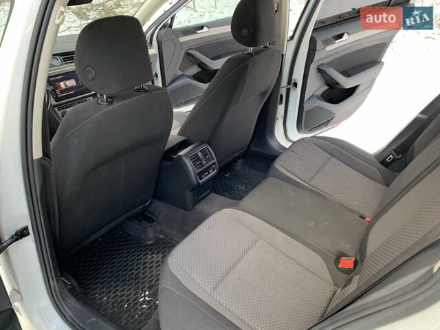 Білий Фольксваген Пассат, об'ємом двигуна 1.97 л та пробігом 229 тис. км за 12500 $, фото 20 на Automoto.ua