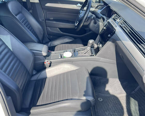 Белый Фольксваген Пассат, объемом двигателя 2 л и пробегом 205 тыс. км за 22200 $, фото 36 на Automoto.ua