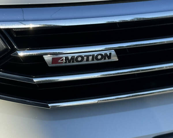 Белый Фольксваген Пассат, объемом двигателя 2 л и пробегом 223 тыс. км за 21500 $, фото 6 на Automoto.ua