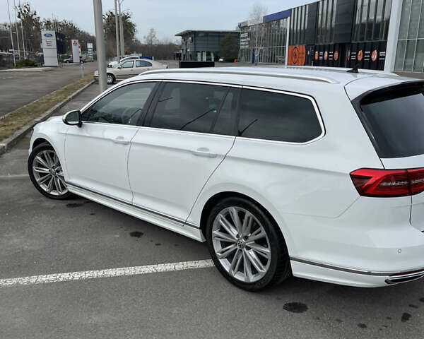 Белый Фольксваген Пассат, объемом двигателя 2 л и пробегом 212 тыс. км за 19500 $, фото 20 на Automoto.ua