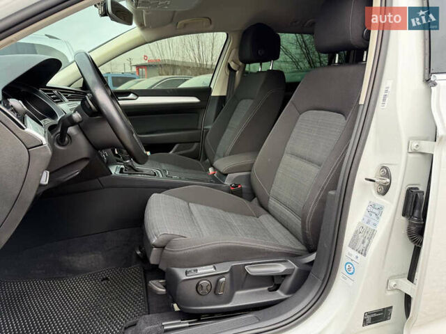 Белый Фольксваген Пассат, объемом двигателя 1.97 л и пробегом 188 тыс. км за 17550 $, фото 14 на Automoto.ua