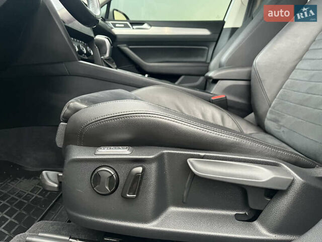 Белый Фольксваген Пассат, объемом двигателя 1.97 л и пробегом 267 тыс. км за 17890 $, фото 49 на Automoto.ua