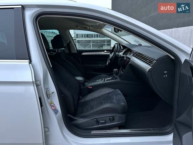 Білий Фольксваген Пассат, об'ємом двигуна 1.97 л та пробігом 239 тис. км за 19500 $, фото 53 на Automoto.ua