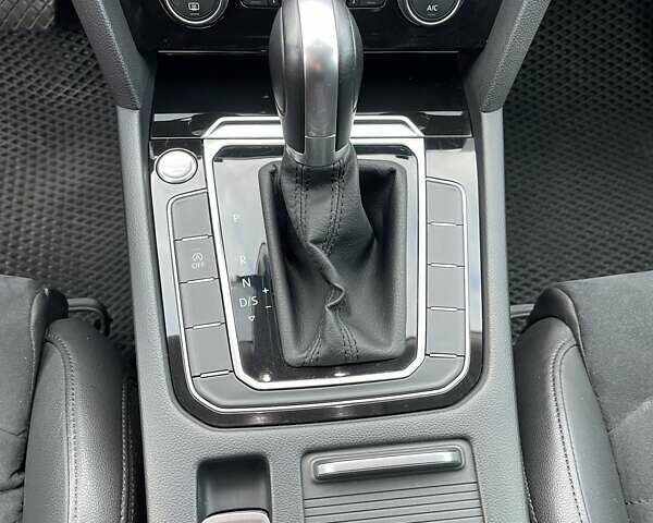 Білий Фольксваген Пассат, об'ємом двигуна 2 л та пробігом 181 тис. км за 18950 $, фото 15 на Automoto.ua