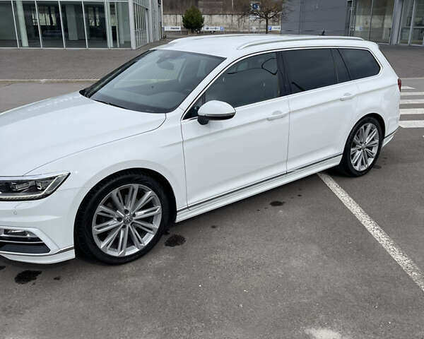 Белый Фольксваген Пассат, объемом двигателя 2 л и пробегом 212 тыс. км за 19500 $, фото 25 на Automoto.ua