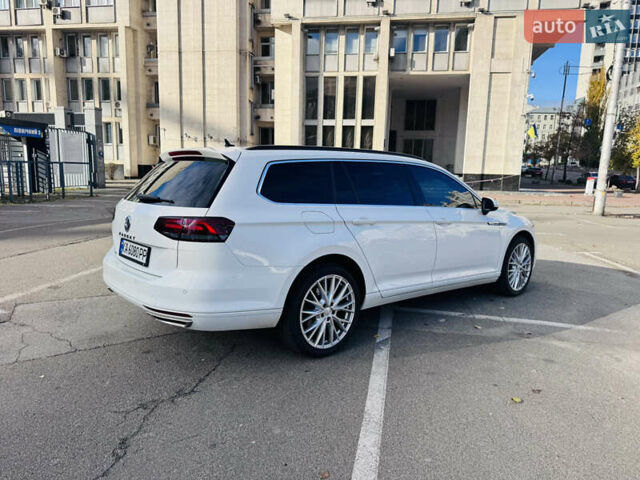 Белый Фольксваген Пассат, объемом двигателя 1.97 л и пробегом 275 тыс. км за 16499 $, фото 19 на Automoto.ua