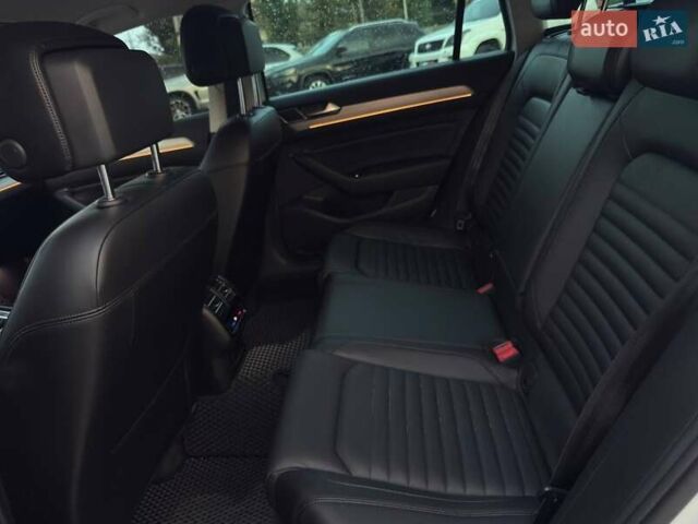 Белый Фольксваген Пассат, объемом двигателя 1.97 л и пробегом 180 тыс. км за 21000 $, фото 26 на Automoto.ua