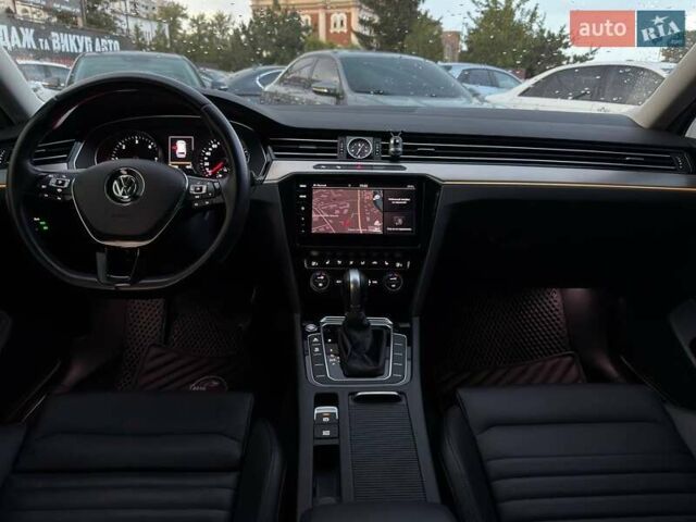 Белый Фольксваген Пассат, объемом двигателя 1.97 л и пробегом 180 тыс. км за 21000 $, фото 16 на Automoto.ua