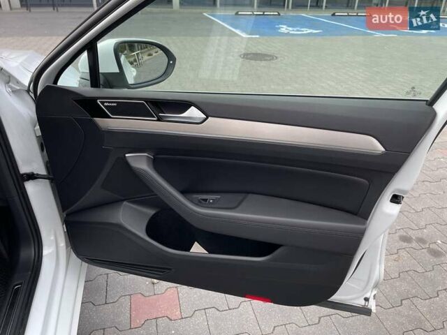 Білий Фольксваген Пассат, об'ємом двигуна 2 л та пробігом 181 тис. км за 18950 $, фото 25 на Automoto.ua