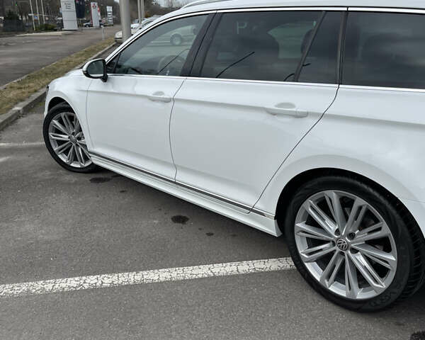 Белый Фольксваген Пассат, объемом двигателя 2 л и пробегом 212 тыс. км за 19500 $, фото 21 на Automoto.ua