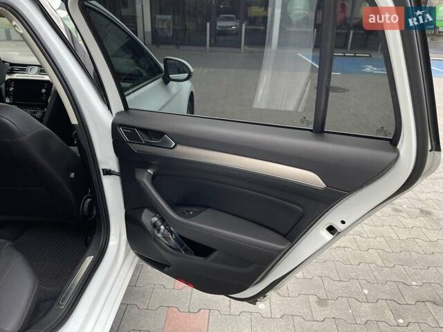 Білий Фольксваген Пассат, об'ємом двигуна 2 л та пробігом 181 тис. км за 18950 $, фото 24 на Automoto.ua