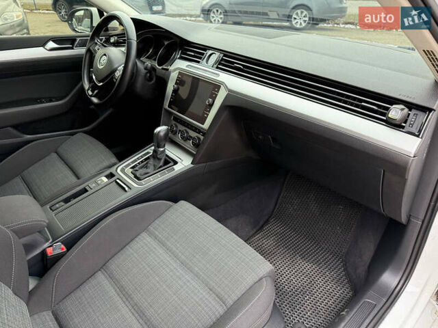 Белый Фольксваген Пассат, объемом двигателя 1.97 л и пробегом 188 тыс. км за 17550 $, фото 23 на Automoto.ua