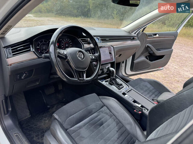 Белый Фольксваген Пассат, объемом двигателя 1.97 л и пробегом 250 тыс. км за 19800 $, фото 23 на Automoto.ua