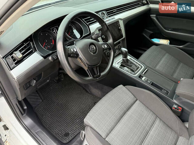 Белый Фольксваген Пассат, объемом двигателя 1.97 л и пробегом 188 тыс. км за 17550 $, фото 16 на Automoto.ua