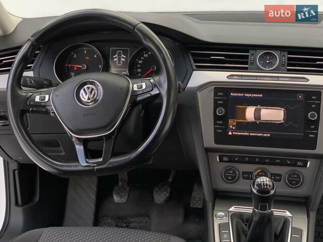 Білий Фольксваген Пассат, об'ємом двигуна 1.97 л та пробігом 229 тис. км за 12500 $, фото 18 на Automoto.ua