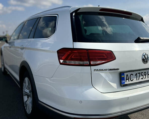 Белый Фольксваген Пассат, объемом двигателя 2 л и пробегом 205 тыс. км за 22200 $, фото 7 на Automoto.ua