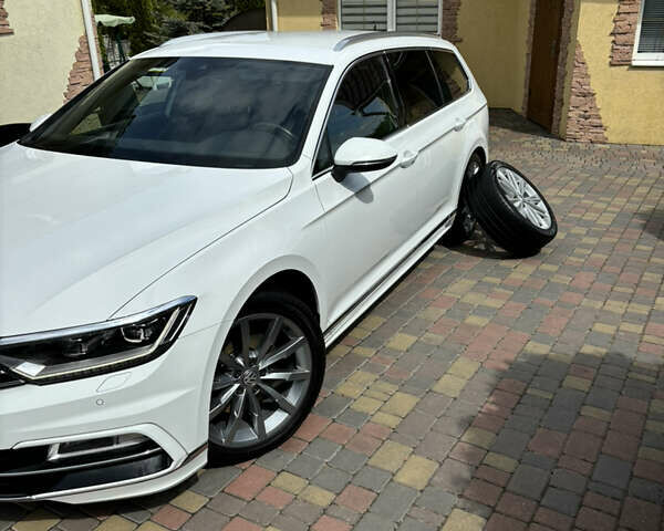 Белый Фольксваген Пассат, объемом двигателя 2 л и пробегом 212 тыс. км за 19500 $, фото 54 на Automoto.ua