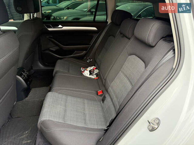 Белый Фольксваген Пассат, объемом двигателя 1.97 л и пробегом 188 тыс. км за 17550 $, фото 25 на Automoto.ua