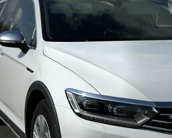 Белый Фольксваген Пассат, объемом двигателя 2 л и пробегом 205 тыс. км за 22200 $, фото 5 на Automoto.ua