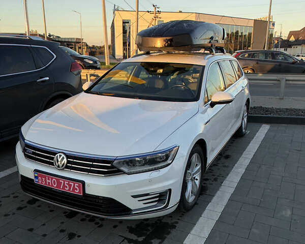 Белый Фольксваген Пассат, объемом двигателя 1.4 л и пробегом 200 тыс. км за 19000 $, фото 2 на Automoto.ua