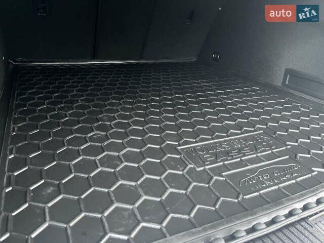 Белый Фольксваген Пассат, объемом двигателя 1.97 л и пробегом 267 тыс. км за 17890 $, фото 102 на Automoto.ua