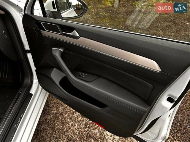 Белый Фольксваген Пассат, объемом двигателя 1.97 л и пробегом 137 тыс. км за 21000 $, фото 9 на Automoto.ua