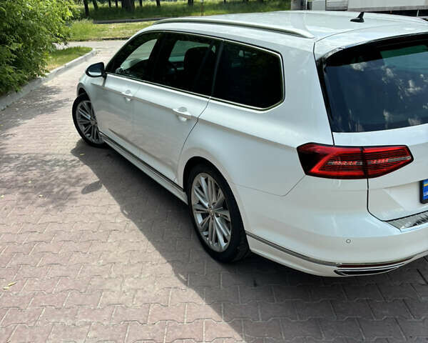 Белый Фольксваген Пассат, объемом двигателя 2 л и пробегом 212 тыс. км за 19500 $, фото 47 на Automoto.ua