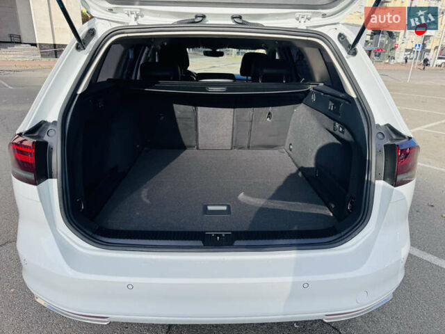 Белый Фольксваген Пассат, объемом двигателя 1.97 л и пробегом 275 тыс. км за 16499 $, фото 29 на Automoto.ua