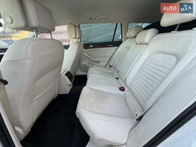 Белый Фольксваген Пассат, объемом двигателя 1.97 л и пробегом 235 тыс. км за 17500 $, фото 19 на Automoto.ua