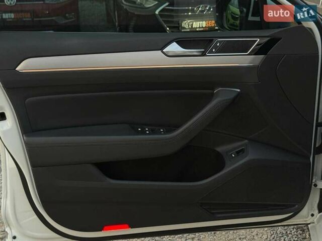 Белый Фольксваген Пассат, объемом двигателя 1.97 л и пробегом 180 тыс. км за 21000 $, фото 37 на Automoto.ua