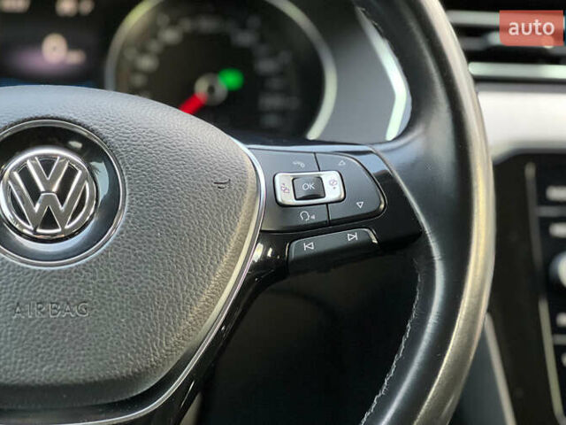 Белый Фольксваген Пассат, объемом двигателя 1.97 л и пробегом 205 тыс. км за 17500 $, фото 12 на Automoto.ua