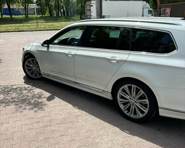 Белый Фольксваген Пассат, объемом двигателя 2 л и пробегом 212 тыс. км за 19500 $, фото 48 на Automoto.ua