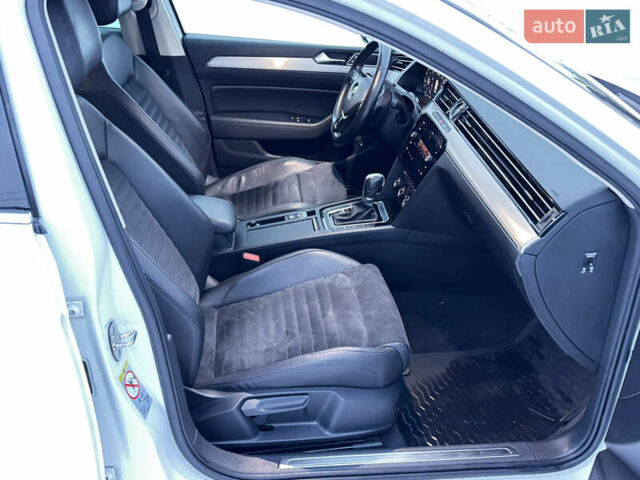 Білий Фольксваген Пассат, об'ємом двигуна 1.8 л та пробігом 171 тис. км за 16500 $, фото 13 на Automoto.ua