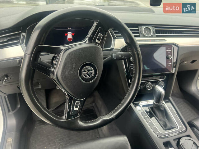 Білий Фольксваген Пассат, об'ємом двигуна 1.97 л та пробігом 260 тис. км за 20000 $, фото 8 на Automoto.ua