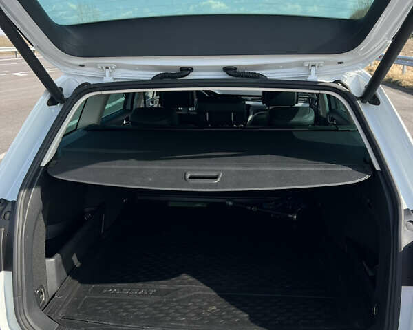 Белый Фольксваген Пассат, объемом двигателя 2 л и пробегом 205 тыс. км за 22200 $, фото 11 на Automoto.ua