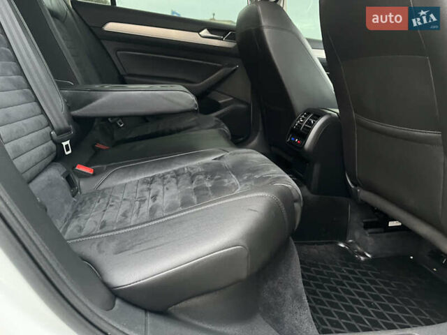 Белый Фольксваген Пассат, объемом двигателя 1.97 л и пробегом 267 тыс. км за 17890 $, фото 69 на Automoto.ua