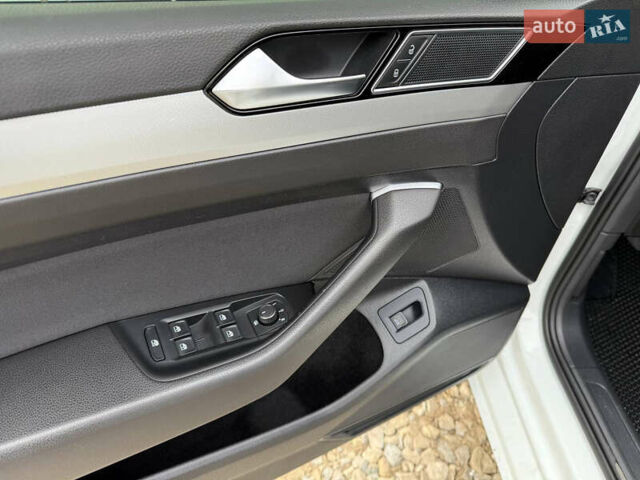 Белый Фольксваген Пассат, объемом двигателя 1.97 л и пробегом 188 тыс. км за 17550 $, фото 13 на Automoto.ua