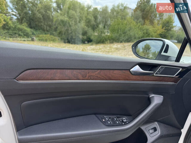 Белый Фольксваген Пассат, объемом двигателя 1.97 л и пробегом 250 тыс. км за 19800 $, фото 25 на Automoto.ua