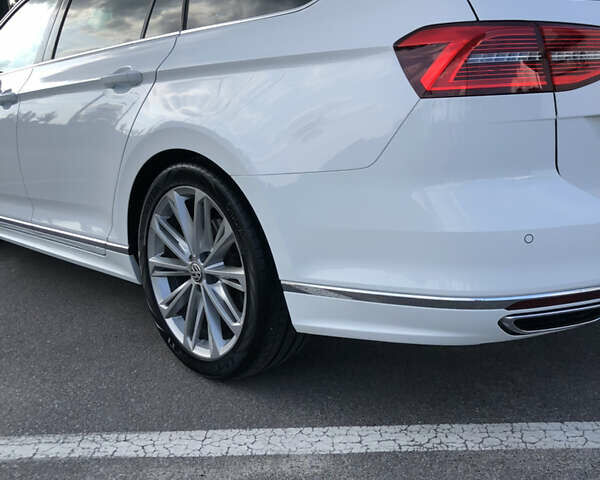 Белый Фольксваген Пассат, объемом двигателя 2 л и пробегом 212 тыс. км за 19500 $, фото 30 на Automoto.ua