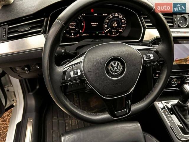 Белый Фольксваген Пассат, объемом двигателя 1.97 л и пробегом 137 тыс. км за 21000 $, фото 16 на Automoto.ua