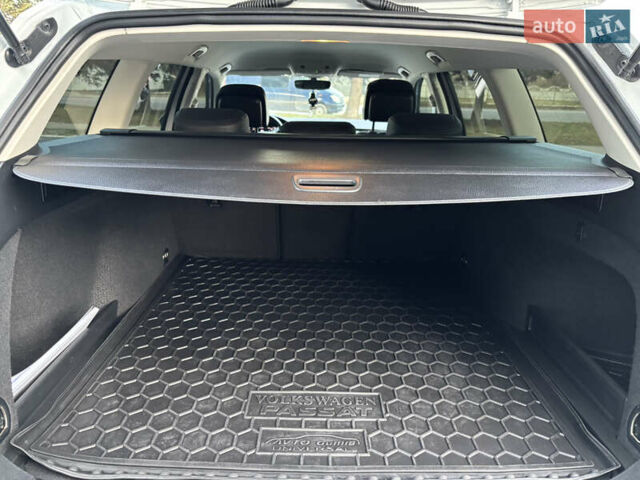 Белый Фольксваген Пассат, объемом двигателя 1.97 л и пробегом 269 тыс. км за 17890 $, фото 108 на Automoto.ua