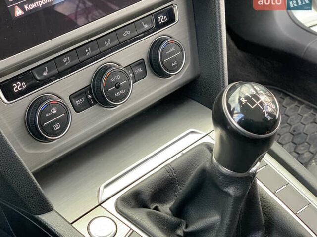 Білий Фольксваген Пассат, об'ємом двигуна 1.97 л та пробігом 229 тис. км за 12500 $, фото 16 на Automoto.ua