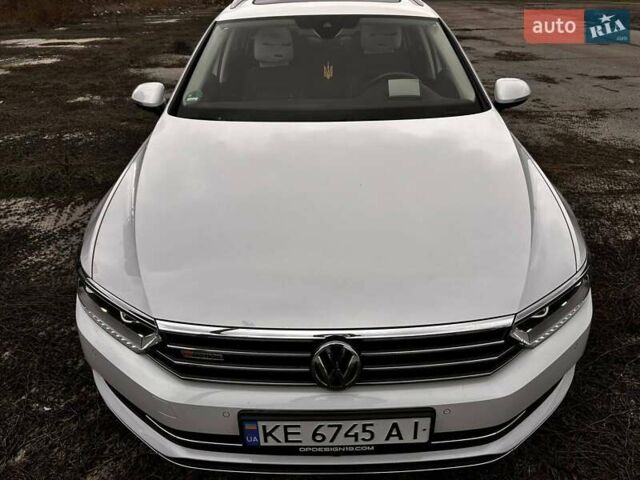 Белый Фольксваген Пассат, объемом двигателя 1.97 л и пробегом 137 тыс. км за 21000 $, фото 13 на Automoto.ua