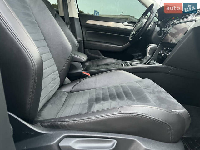 Белый Фольксваген Пассат, объемом двигателя 1.97 л и пробегом 267 тыс. км за 17890 $, фото 73 на Automoto.ua