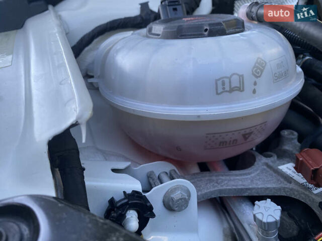 Білий Фольксваген Пассат, об'ємом двигуна 1.97 л та пробігом 193 тис. км за 26500 $, фото 34 на Automoto.ua