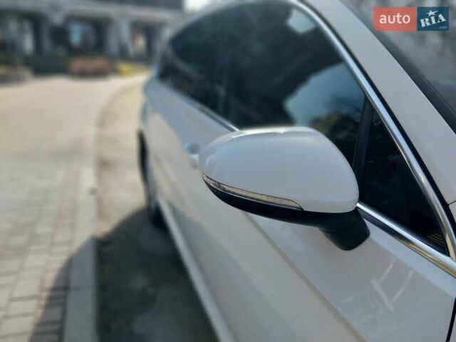 Белый Фольксваген Пассат, объемом двигателя 1.97 л и пробегом 203 тыс. км за 25200 $, фото 11 на Automoto.ua