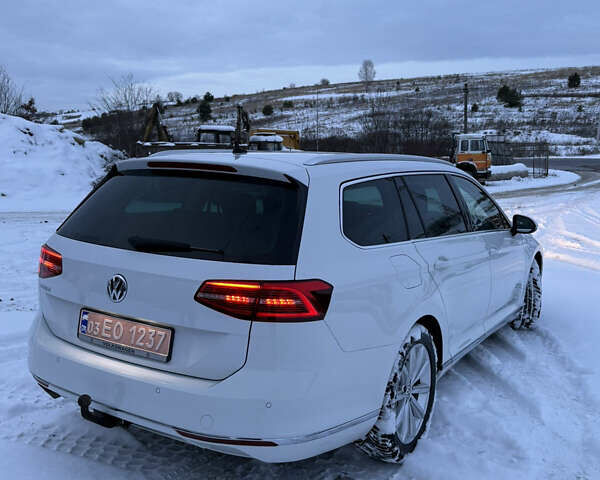 Білий Фольксваген Пассат, об'ємом двигуна 1.8 л та пробігом 171 тис. км за 16500 $, фото 4 на Automoto.ua