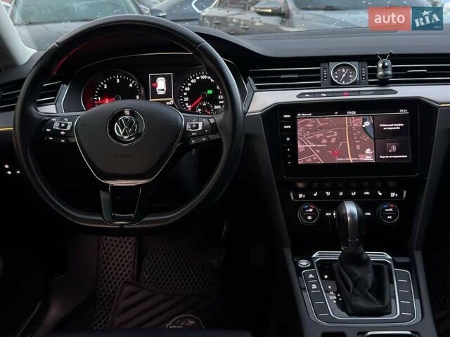 Белый Фольксваген Пассат, объемом двигателя 1.97 л и пробегом 180 тыс. км за 21000 $, фото 15 на Automoto.ua