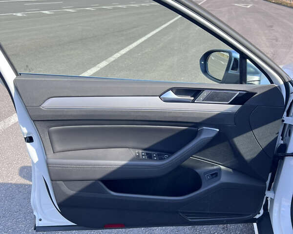 Белый Фольксваген Пассат, объемом двигателя 2 л и пробегом 205 тыс. км за 22200 $, фото 29 на Automoto.ua